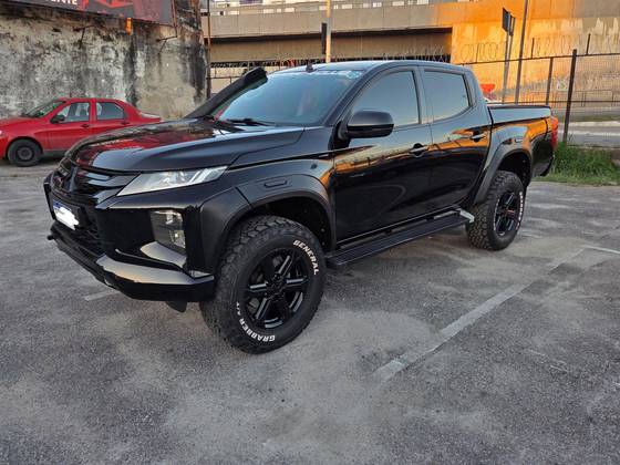 MITSUBISHI L200 TRITON 2.4 16V TURBO DIESEL SPORT GLS CD 4P 4X4 AUTOMÁTICO MITSUBISHI L200 TRITON 2.4 16V TURBO DIESEL SPORT GLS CD 4P 4X4 AUTOMÁTICO